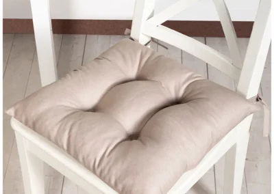 White color chair cushion (1)